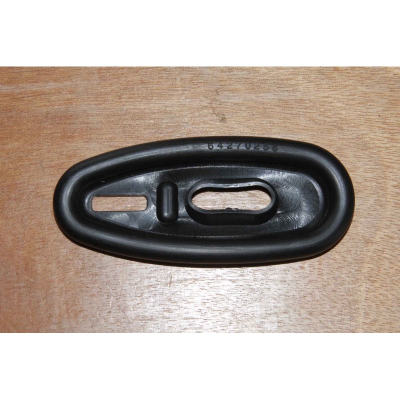 Rear wheel cylinder dust cover